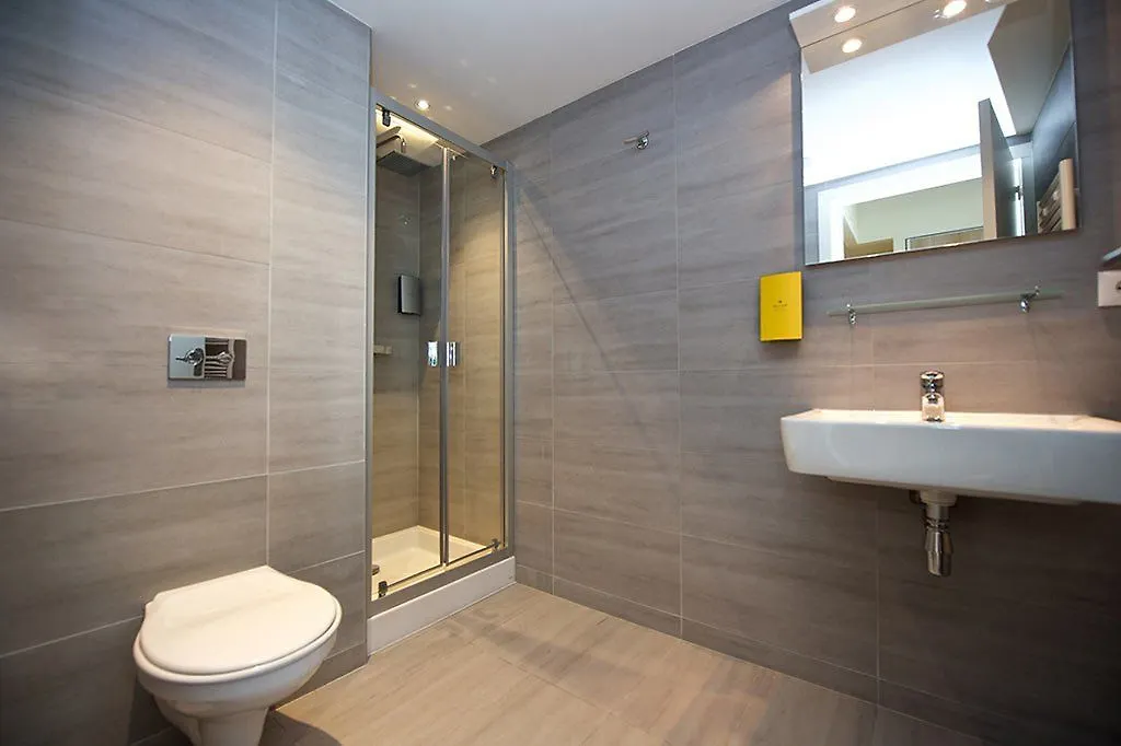 Staycity Aparthotel Lyon 3*,
