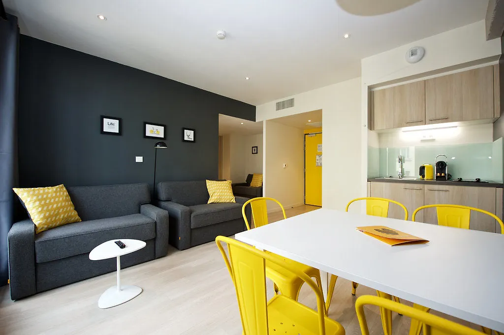 Staycity Aparthotel Lyon 3*,